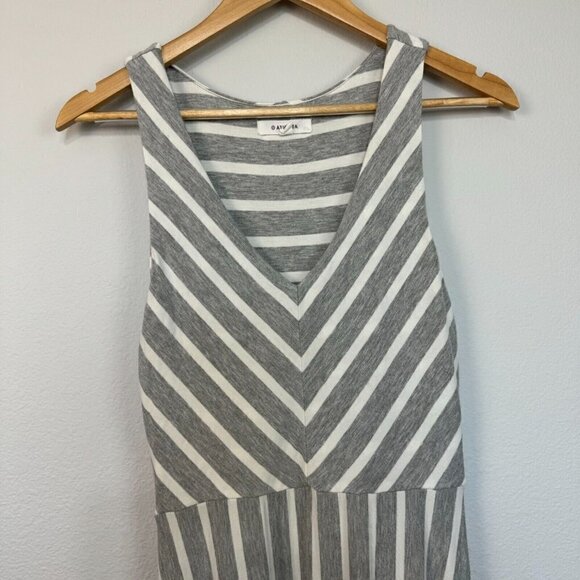 Athleta Dreamin Women's Maxi Dress Sleeveless Pullover Gray White Striped Medium - Picture 3 of 12